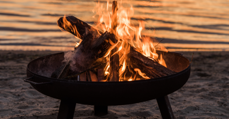 Lagerfeuer am Strand im Urlaubsziel Ostsee Resort Damp.
