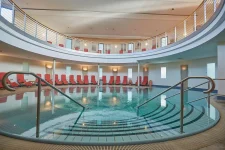 Hallenbad im Ostsee Resort Damp – perfekte Entspannung im Urlaub.
